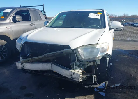 2010 Toyota Highlander Limited V6 z USA, uszkodzony, nr VIN 5TDDK3EH3AS031155